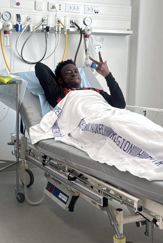 en skadet Simon Appiah fra Ishøj IF